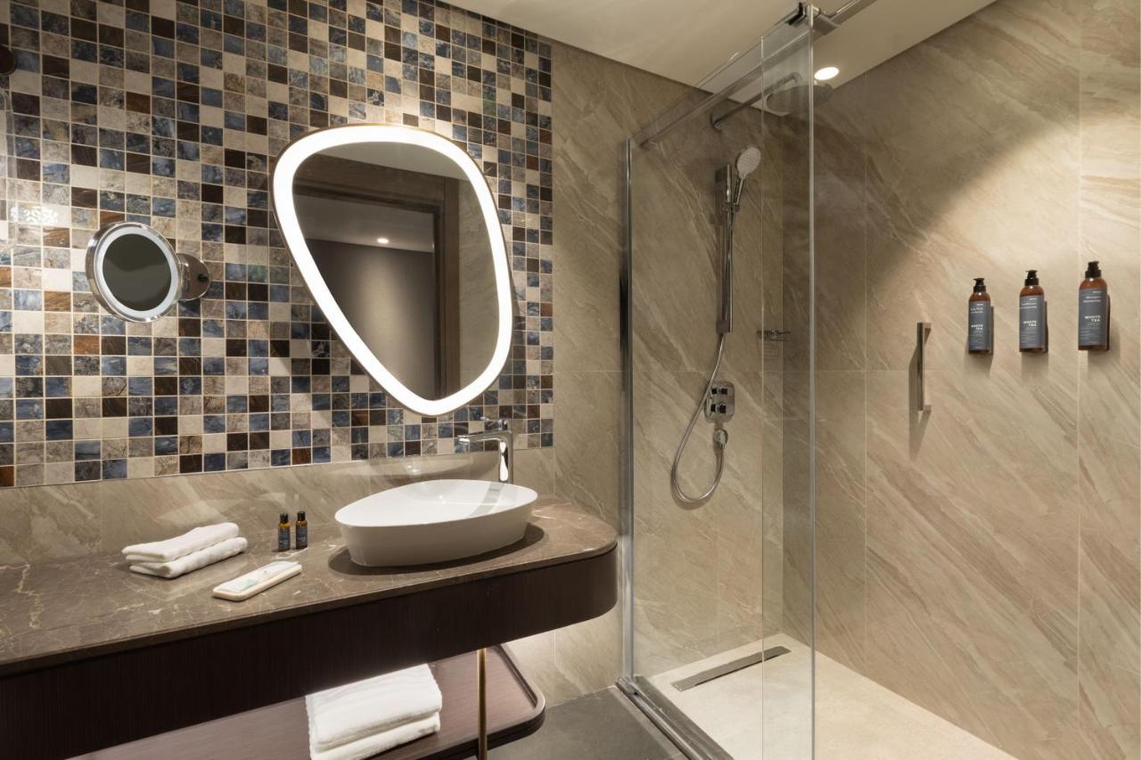 The Westin Istanbul Nisantasi Hotel Ngoại thất bức ảnh Bathroom