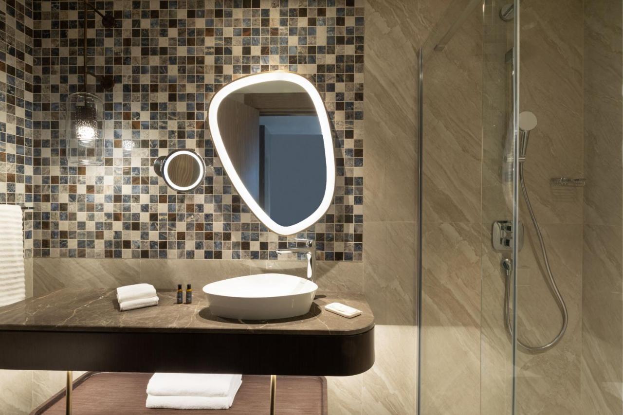 The Westin Istanbul Nisantasi Hotel Ngoại thất bức ảnh Bathroom