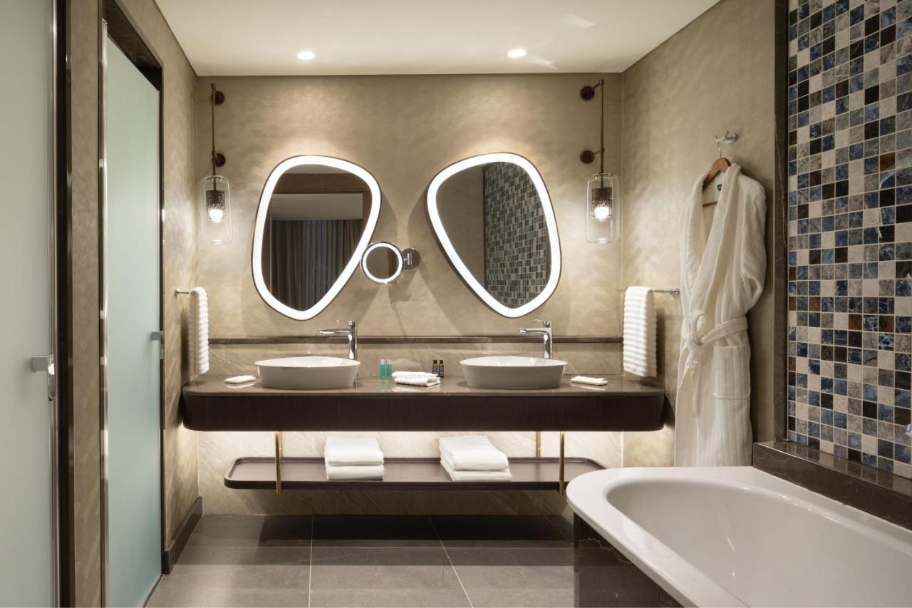 The Westin Istanbul Nisantasi Hotel Ngoại thất bức ảnh Bathroom